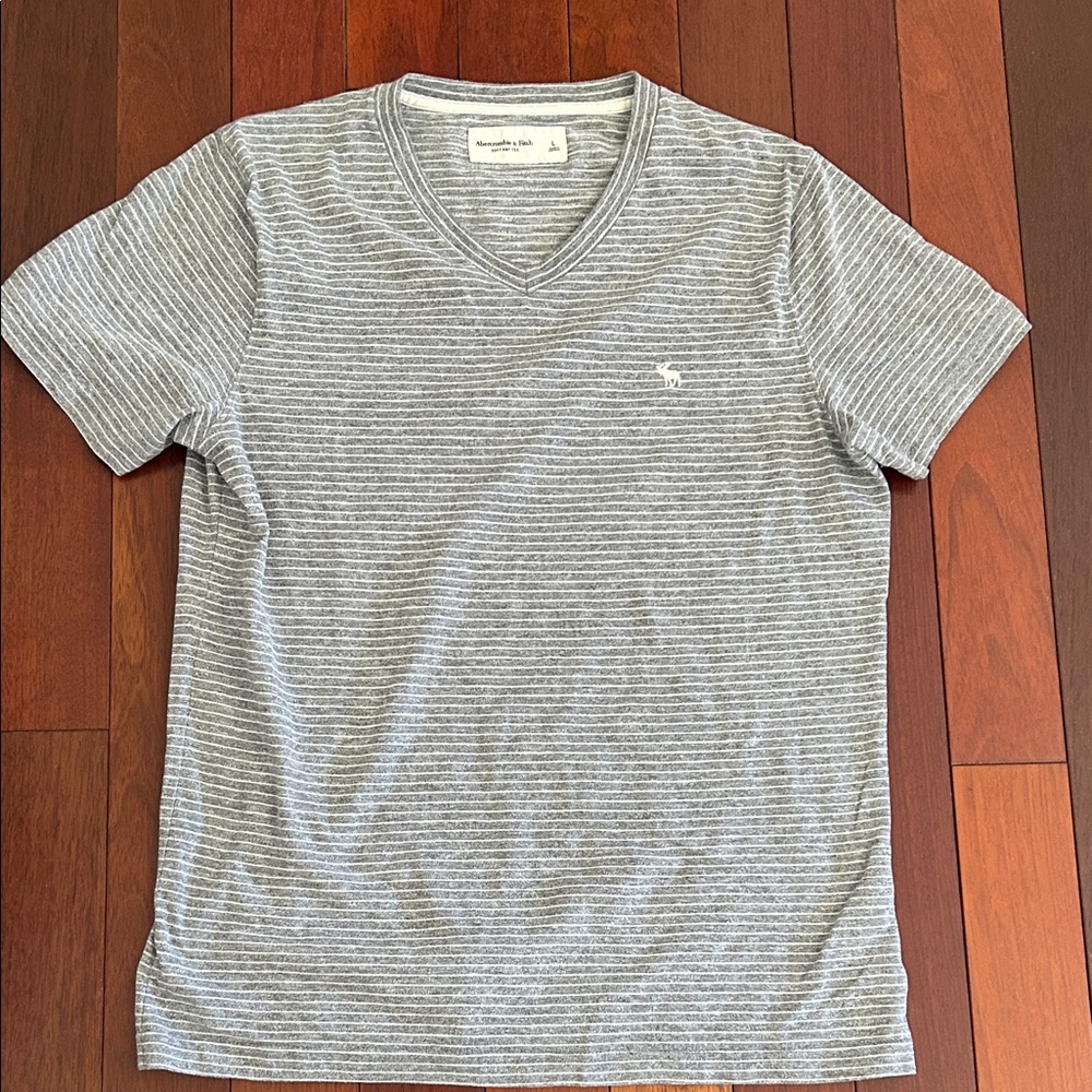 Abercrombie & Fitch Gray Striped V-Neck Tee